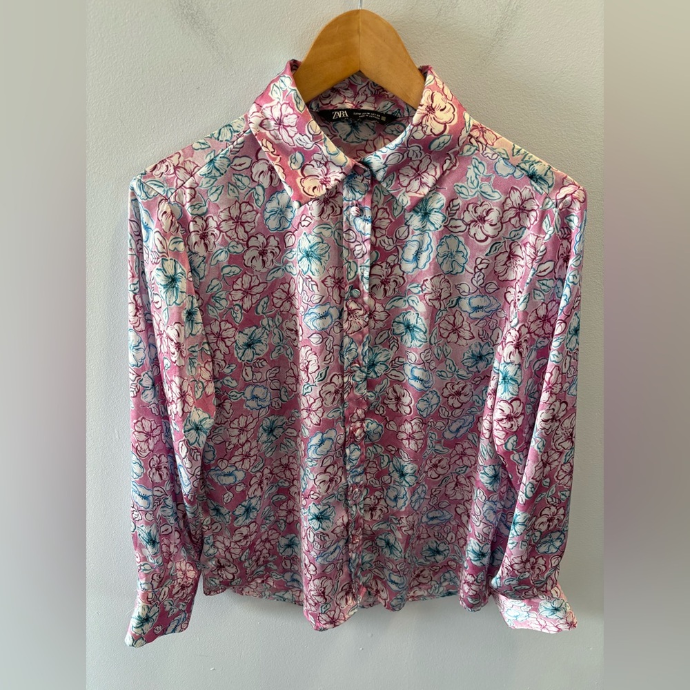 Zara Pink Blue Floral Button-Down ‘Satin’ Blouse Size Small Cottage Coastal - Picture 3 of 11